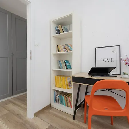 Modern Near Airport Wlochy By Renters Apartment