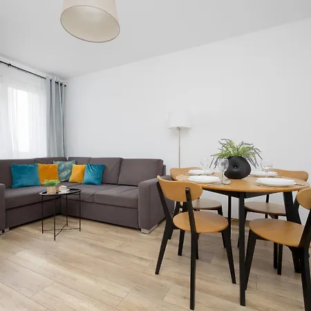Apartment Modern Near Airport Wlochy By Renters
